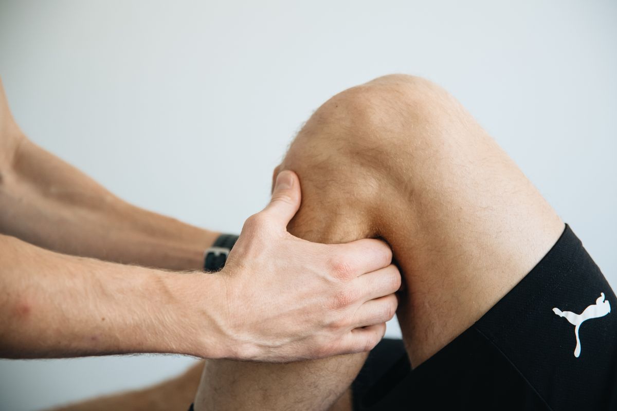 Terapia manual na região do joelho